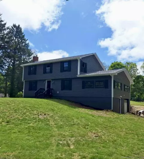 14 Applewood Dr, Woodstock, CT 06281