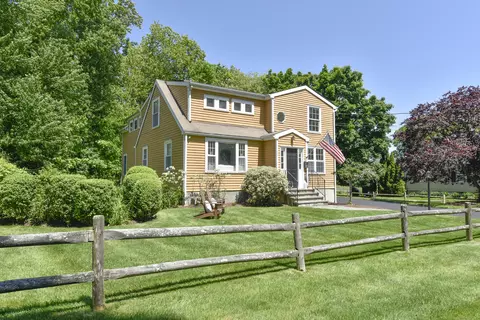 30 Youngstown Rd, Fairfield, CT 06824