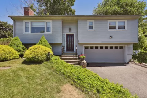 61 Mountain View Dr, Brookfield, CT 06804