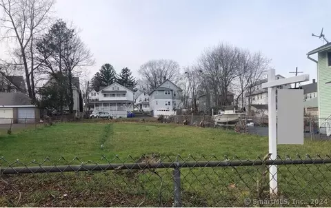 31 Grove St, Middletown, CT 06457