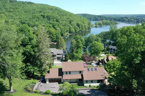 32 Candlewood Dr, New Fairfield, CT 06812
