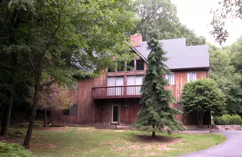128 Sleepy Hollow Rd, Ridgefield, CT 06877