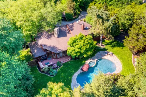 25 Lords Hwy, Weston, CT 06883