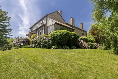 27 Tanglewood Cir #27, Monroe, CT 06468