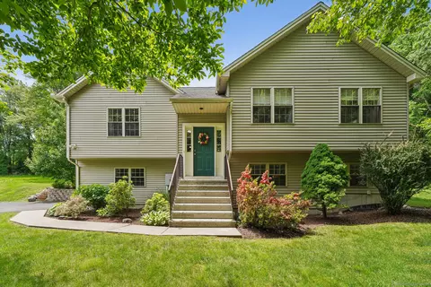123 Aldbourne Dr, Bristol, CT 06010