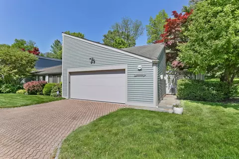 508 Harvest Cmns #508, Westport, CT 06880