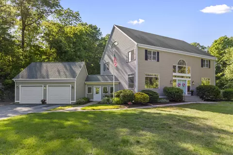 24 Village St, Deep River, CT 06417