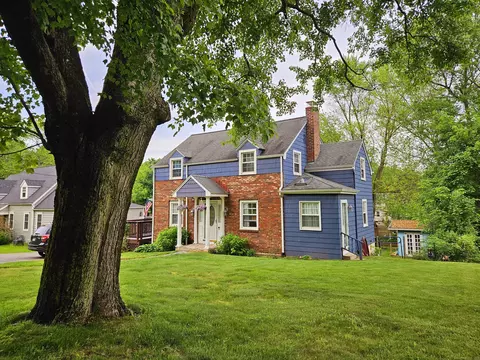 374 Pine St, Middletown, CT 06457