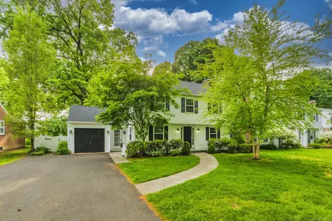 155 Ridgewood Rd, West Hartford, CT 06107
