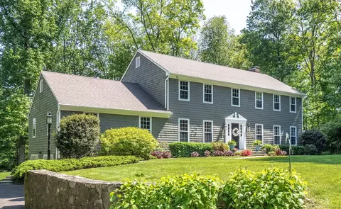 7 Hillcrest Pl, Norwalk, CT 06850
