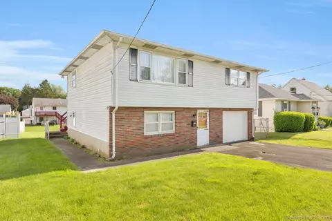 92 Rockland Ave, Waterbury, CT 06708