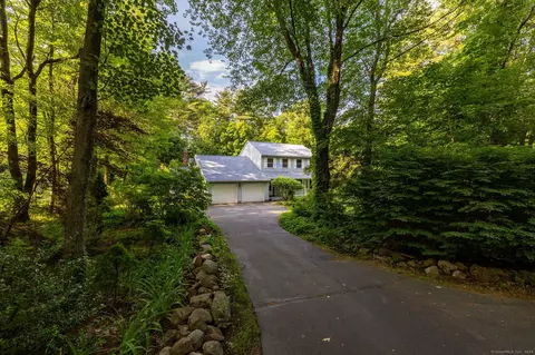 8 Silversmith Rd, Farmington, CT 06085