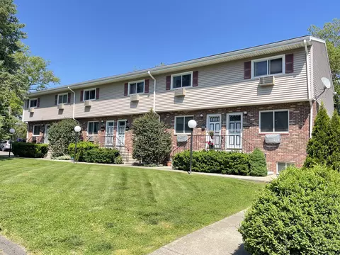 15 Columbus Pl #6, Stamford, CT 06907