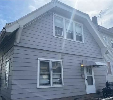 82 Putnam St, Bridgeport, CT 06608