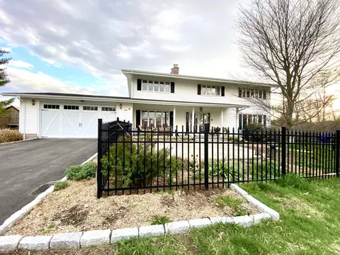 1129 Mountain Rd, Suffield, CT 06093
