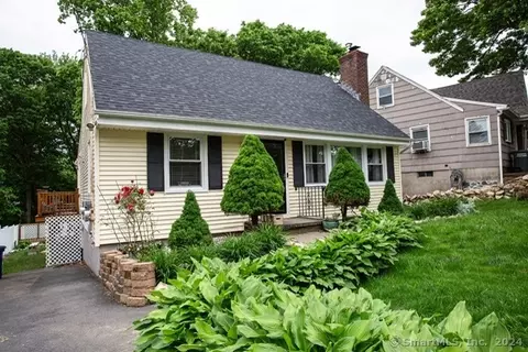 575 Lakeside Dr, Bridgeport, CT 06606