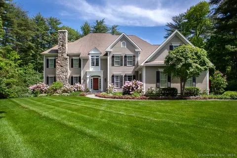 54 Old Stone Xing, Simsbury, CT 06092