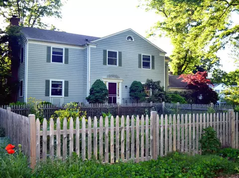 3 Crestview Dr, North Haven, CT 06473