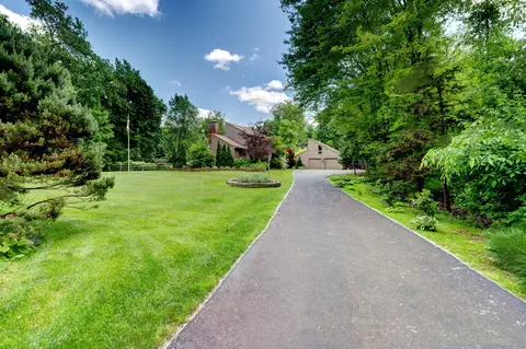 7 High Hill Rd, Bloomfield, CT 06002