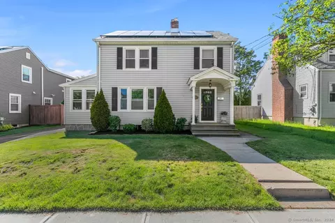 93 Plymouth St, Stratford, CT 06614