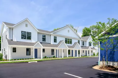 138 Boston Post Rd #5, East Lyme, CT 06333