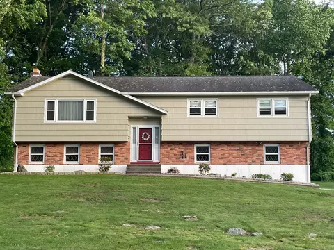 15 Kathleen Rd, Shelton, CT 06484