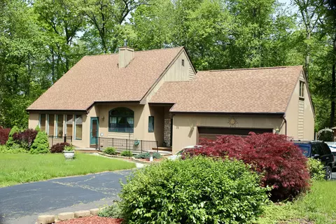22 Siegas Rd, Burlington, CT 06013