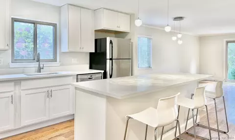 51 Wedgewood Rd #A, Stratford, CT 06614