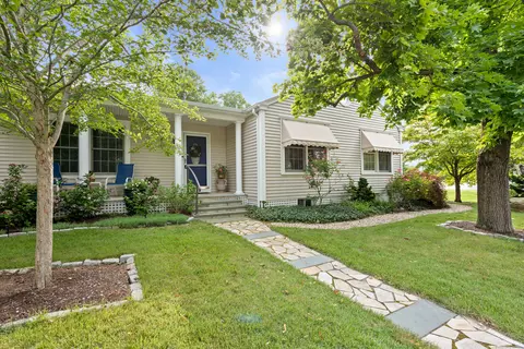 860 Montauk Ave, New London, CT 06320