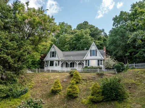 10 Burkhardt Way, New Milford, CT 06755