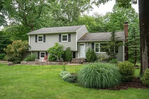 37 Valley View Dr, Farmington, CT 06032