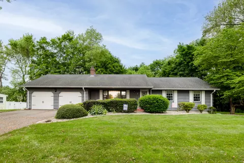 33 Crestwood Trl, East Hartford, CT 06118
