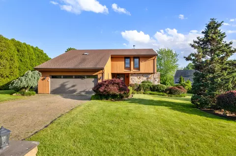 23 Thistle Meadow Ln, Branford, CT 06405