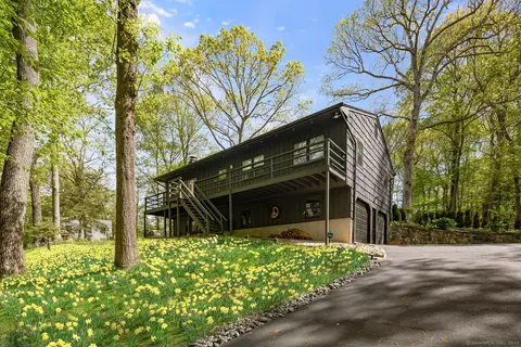 95 Longfellow Rd, Shelton, CT 06484