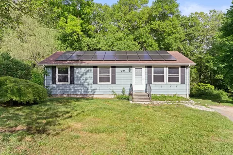 22 Fenwick Ct, Groton, CT 06355