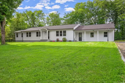 30 Hillsboro Rd, Trumbull, CT 06611