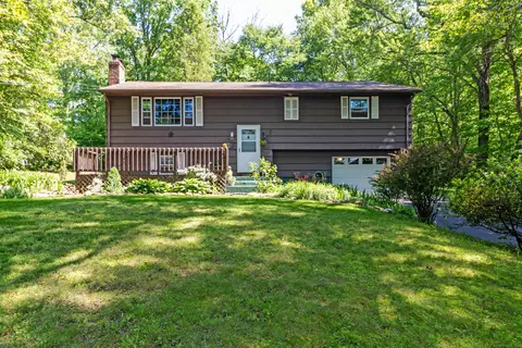 23 Middletown Ave, East Hampton, CT 06424