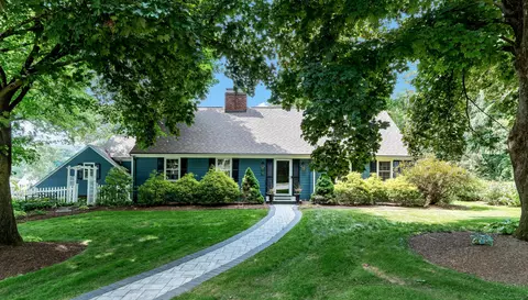 11 Treeborough Dr, West Hartford, CT 06117