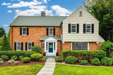 327 N Steele Rd, West Hartford, CT 06117