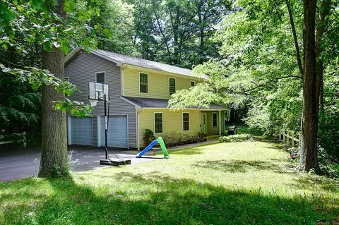 860 Neipsic Rd, Glastonbury, CT 06033