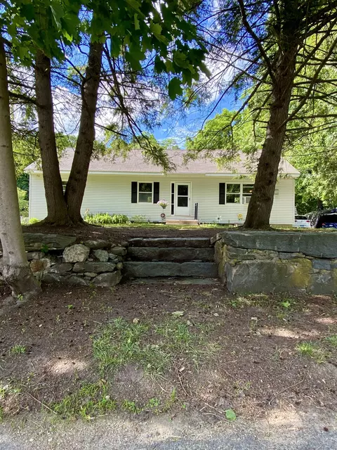 14 Cottage St, New Hartford, CT 06057