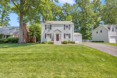 28 Seneca Rd, West Hartford, CT 06117