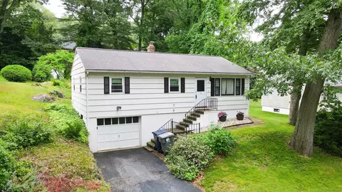 6 Oriole Ln, Seymour, CT 06483