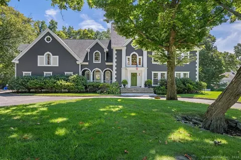 12 Georgian Ct, Stamford, CT 06903