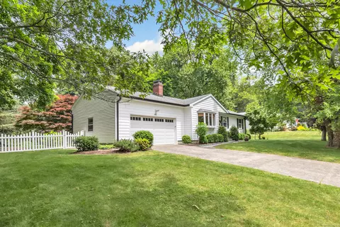 65 Russ Rd, Trumbull, CT 06611