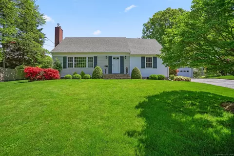 140 Daves Ln, Fairfield, CT 06890