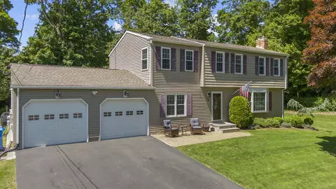 16 Pondwood Ct, Hamden, CT 06518