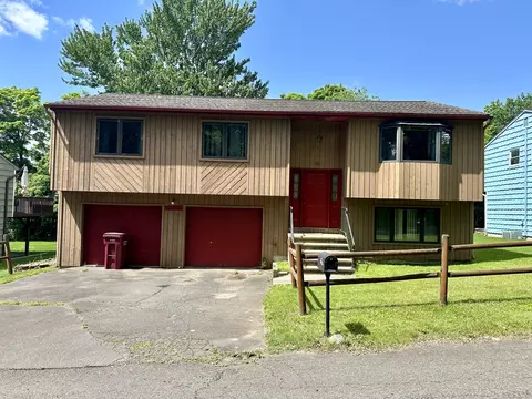 16 Caitlin Cir, Naugatuck, CT 06770