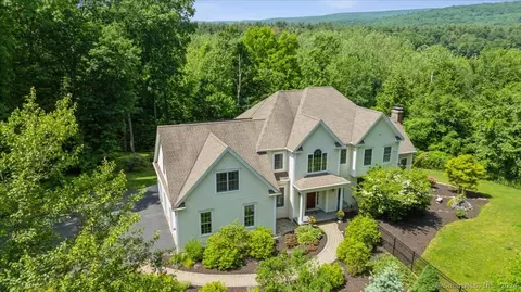 24 Holcomb Rdg, Granby, CT 06090