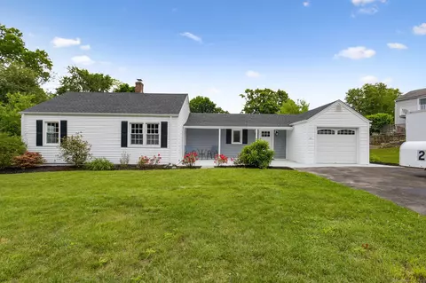 21 Robinwood Rd, Hamden, CT 06517